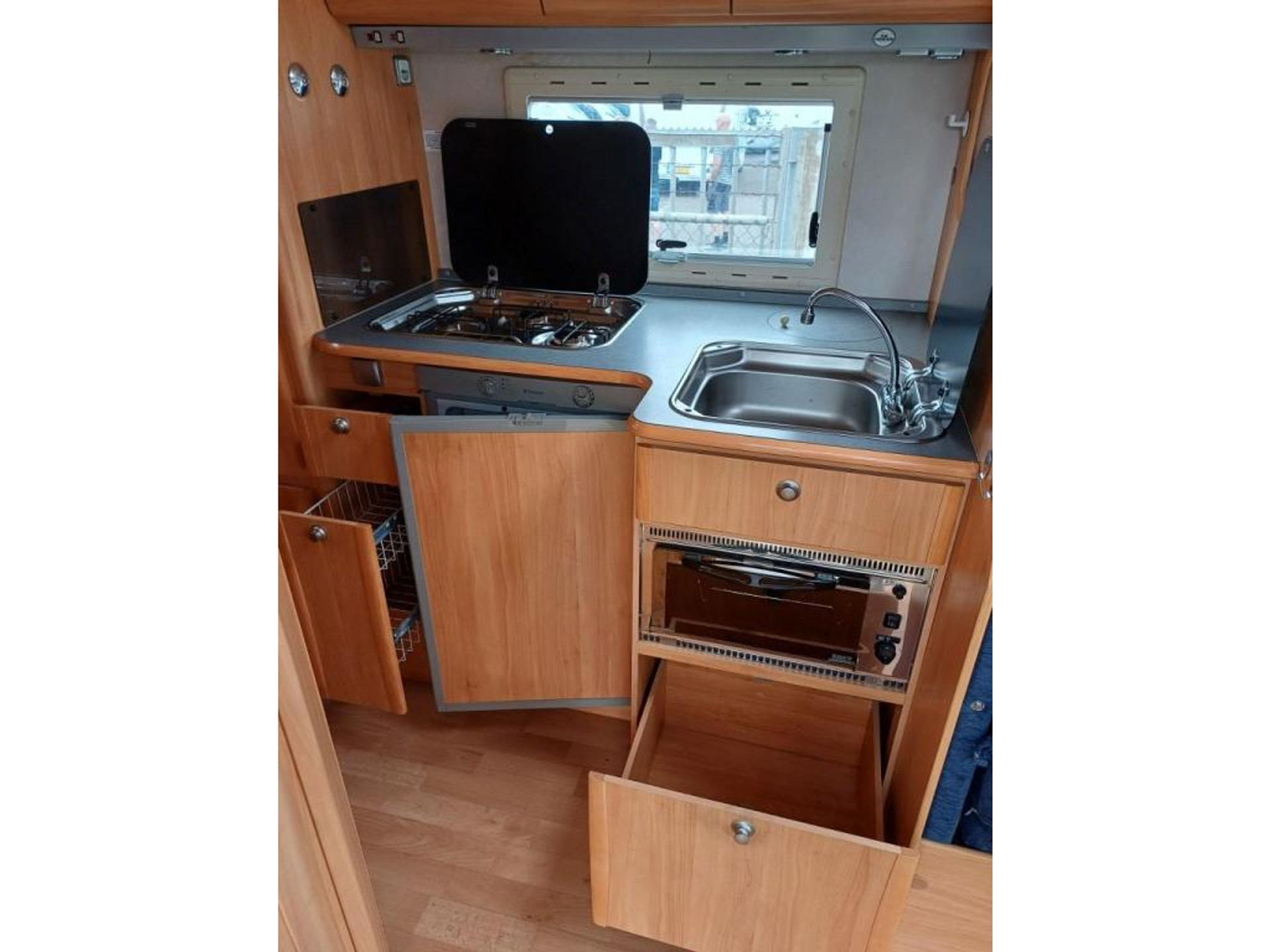 39950382-8.jpg