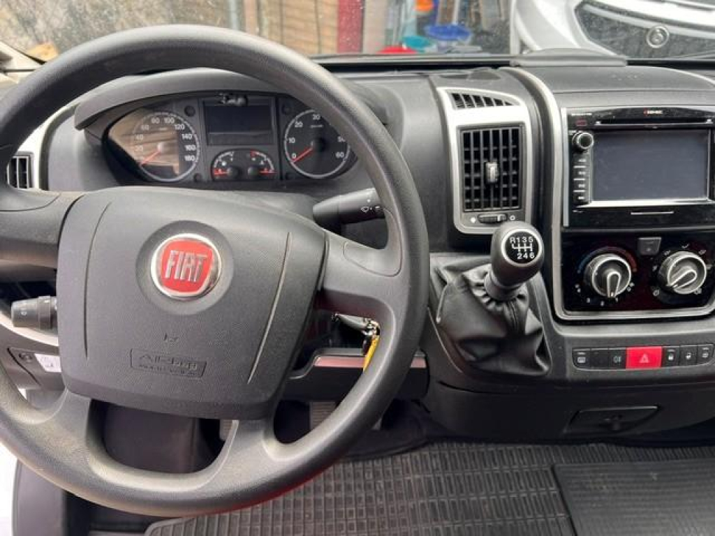 54659948-4.jpg